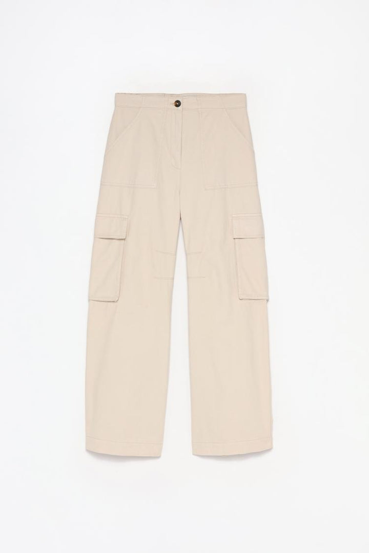Complete product view of the beige cargo trousers, emphasizing their garment-dye texture and premium finish.