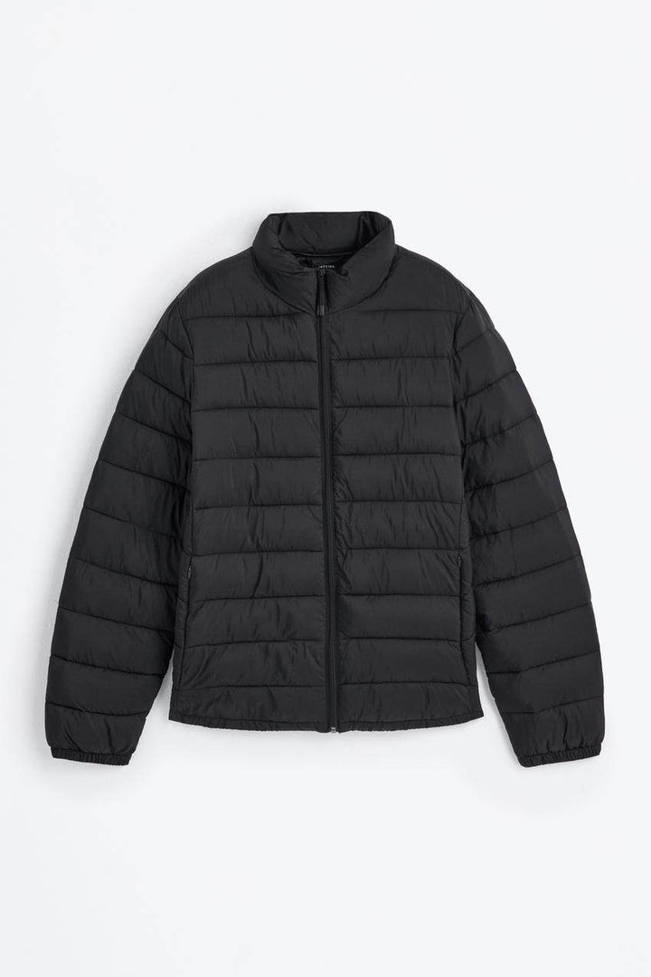 Black lightweight puffer jacket for men

