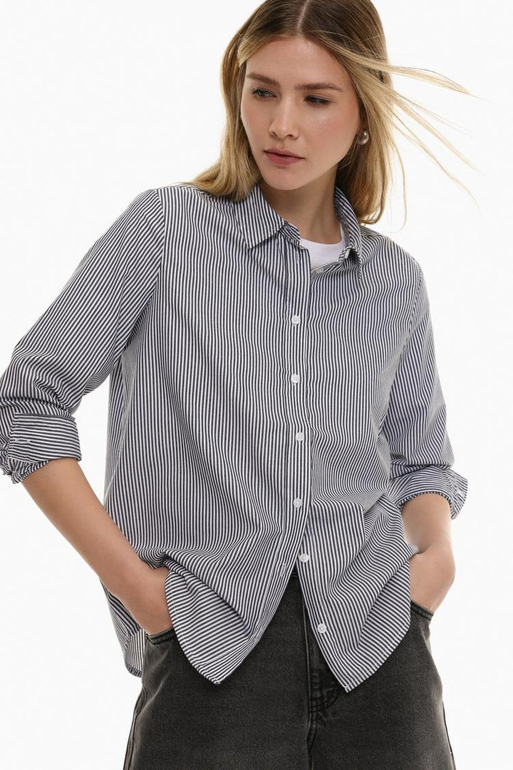Poplin shirt grey body view showcasing the smooth, lightweight fabric and fitted silhouette of the shirt.