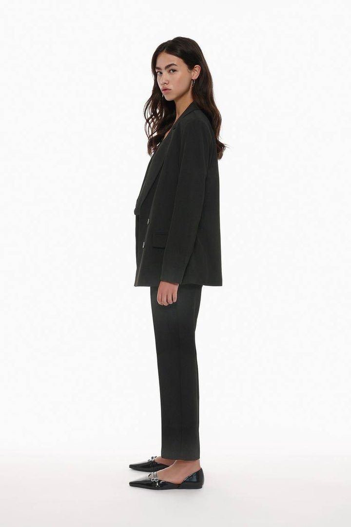 Side view of the women's black basic blazer

