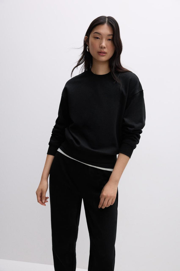 Zoomed front view of a black women's sweatshirt
