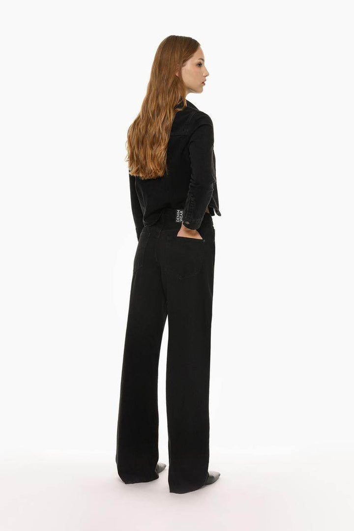 Back view of the women's black wide-leg jeans


