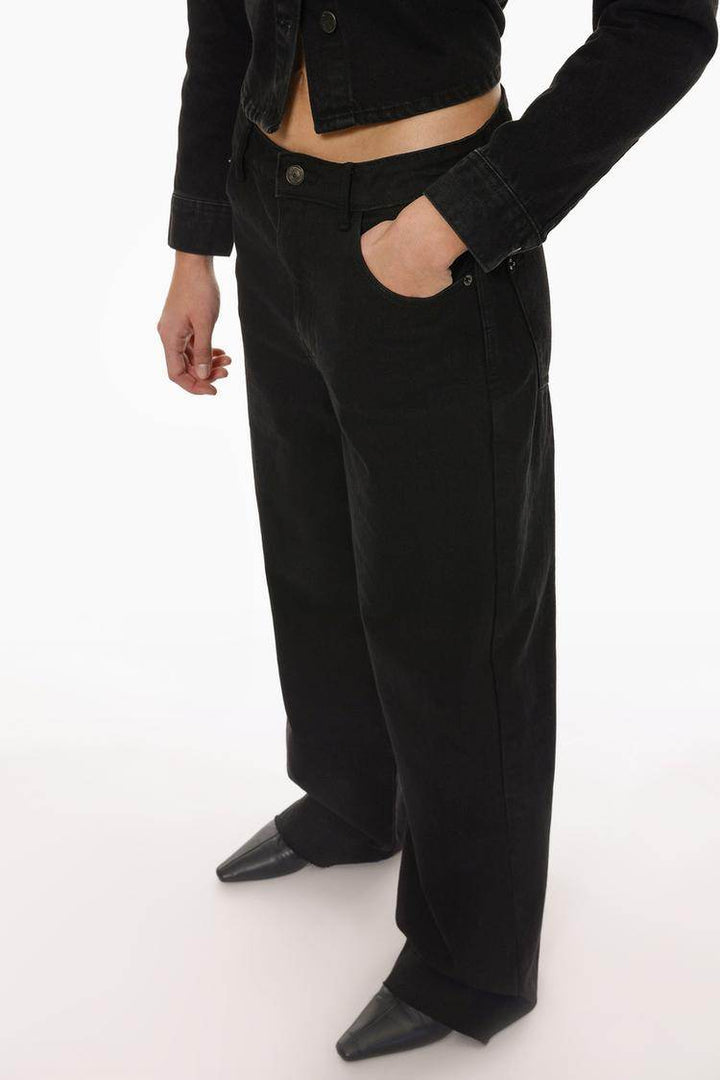 Side view of the women's black wide-leg jeans

