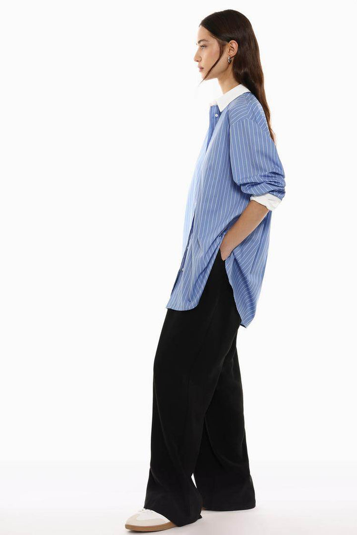 Side view of the women's blue oversized shirt

