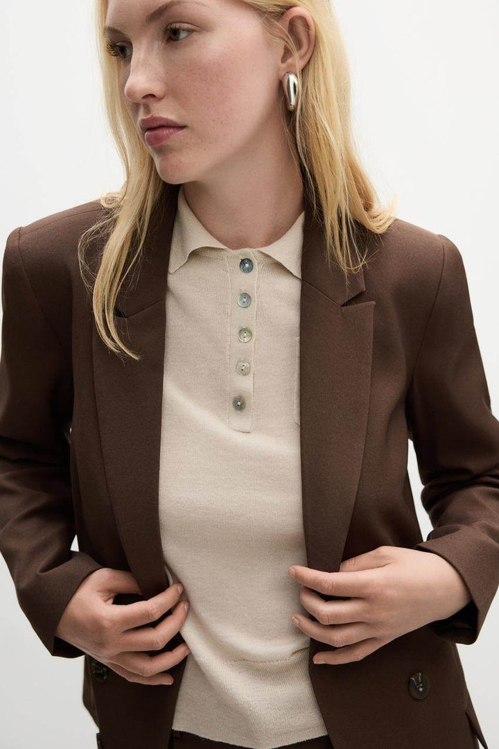 Close-up front view of the brown blazer details

