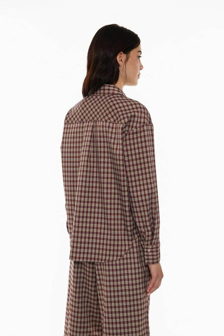 Back view of the women's brown checked shirt

