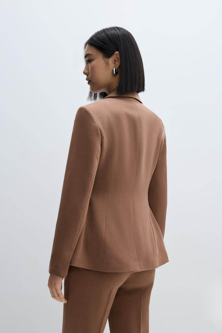 Back view of the tailored brown fitted blazer, showing the fit

