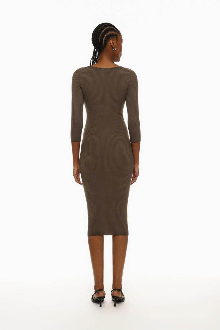 Back view of the women's brown ribbed midi dress

