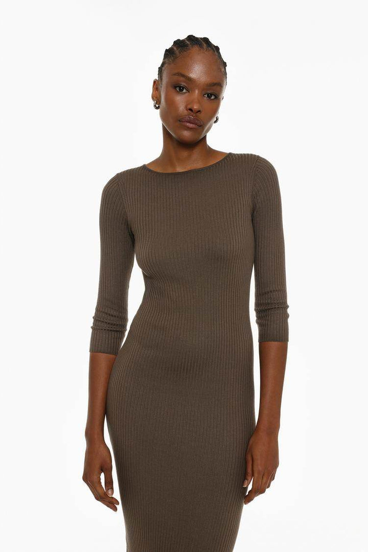Full body front view of the brown ribbed midi dress

