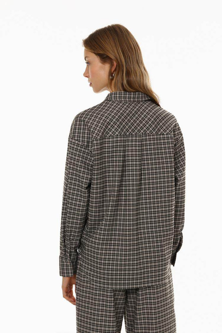 Back view of the women's grey checked shirt

