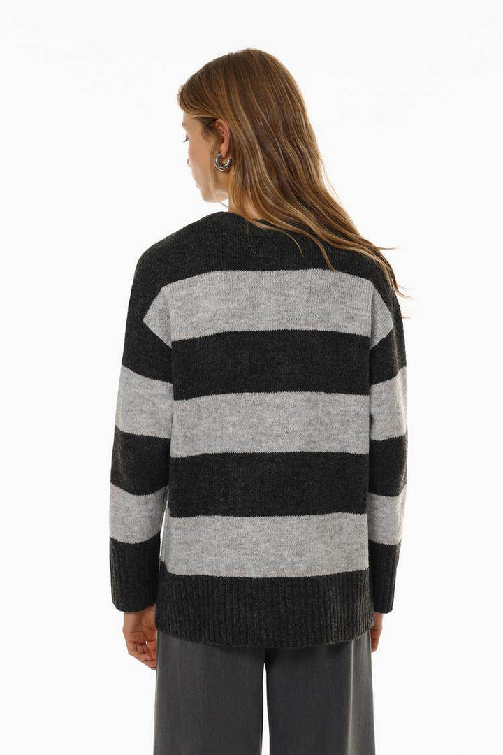 Back view of the women's grey long soft sweater

