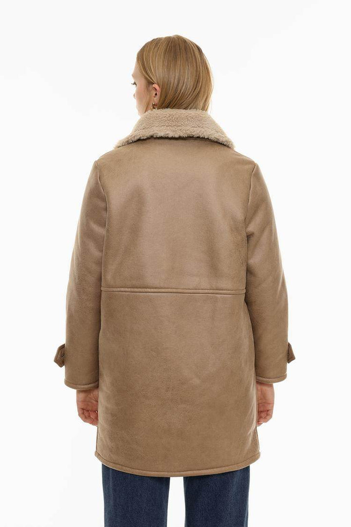 Back view of the women's oversize double-breasted coat

