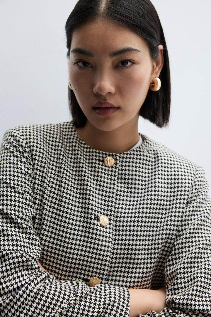 Zoomed front view of a white women's cropped blazer
